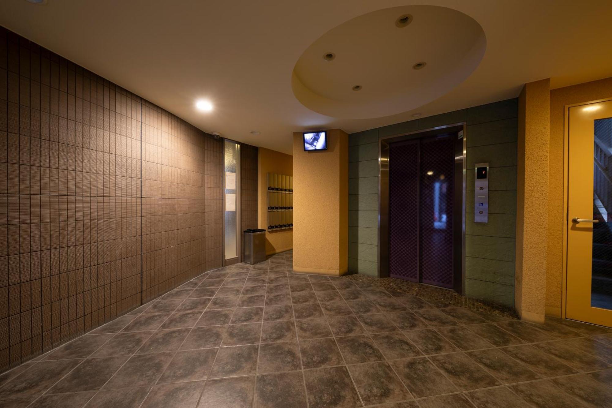 Apartamento クリスタルコート難波 Osaka Exterior foto